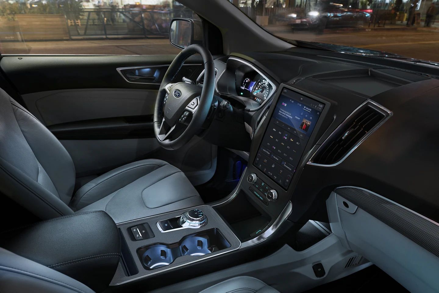 Ford Edge vs Toyota Highlander Interior