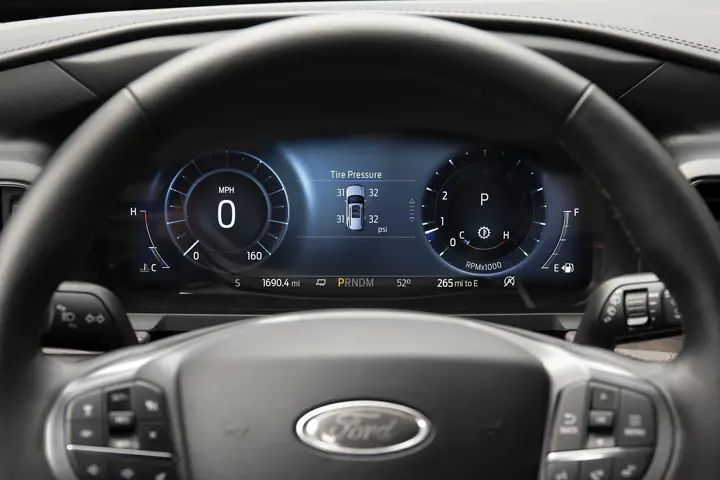 2022 Ford Explorer Platinum Hybrid Technology Features